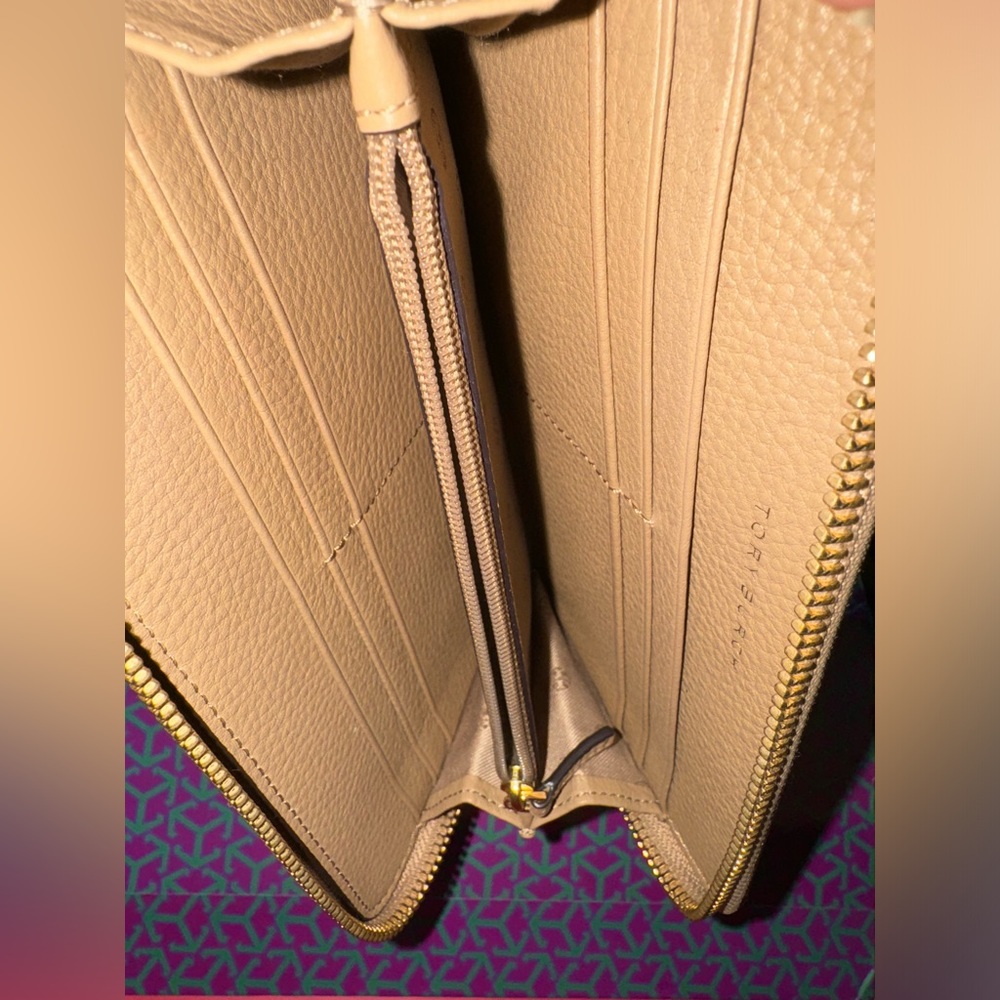 Tory Burch Bombe T Zip Continental Wallet - Picture 6 of 11